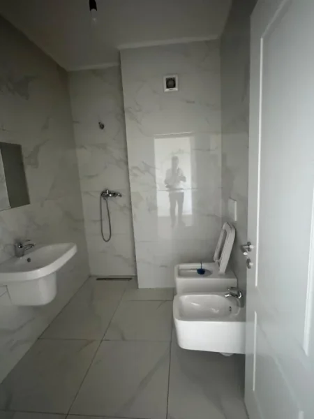 Tirane, shitet apartament 3+1+Ballkon Kati 9, 124 m² 166.850 € (Astir , Vila L2 , rr. Tom Plezha)