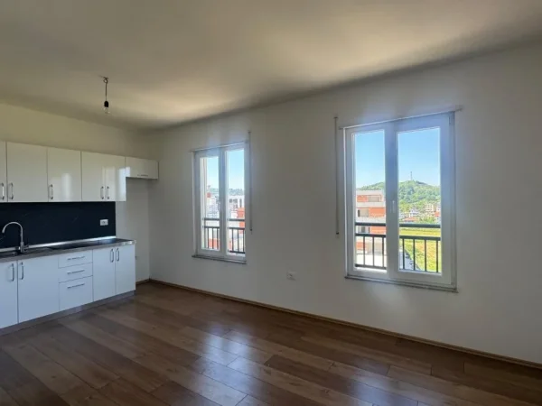 Tirane, shitet apartament 3+1+Ballkon Kati 9, 124 m² 166.850 € (Astir , Vila L2 , rr. Tom Plezha)
