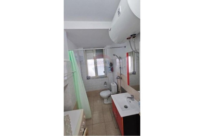 Tirane, jepet me qera garsonier 1+1 Kati 1, 40 m² 350 € (Rruga Njazi Demi)