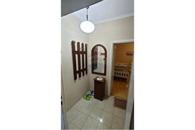 Tirane, jepet me qera garsonier 1+1 Kati 1, 40 m² 350 € (Rruga Njazi Demi)
