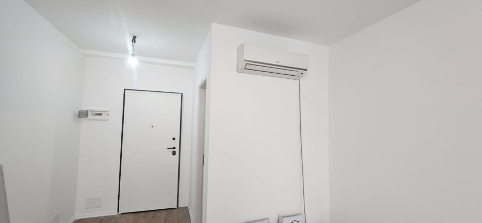 Tirane, jepet me qera zyre Kati 1, 44 m² 700 € 