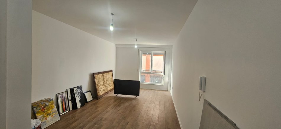 Tirane, jepet me qera zyre Kati 1, 44 m² 700 € 