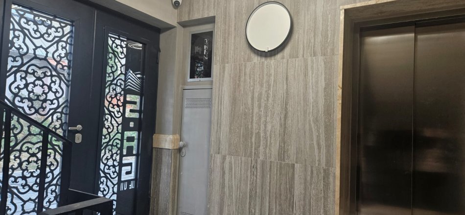 Tirane, jepet me qera zyre Kati 1, 44 m² 700 € 
