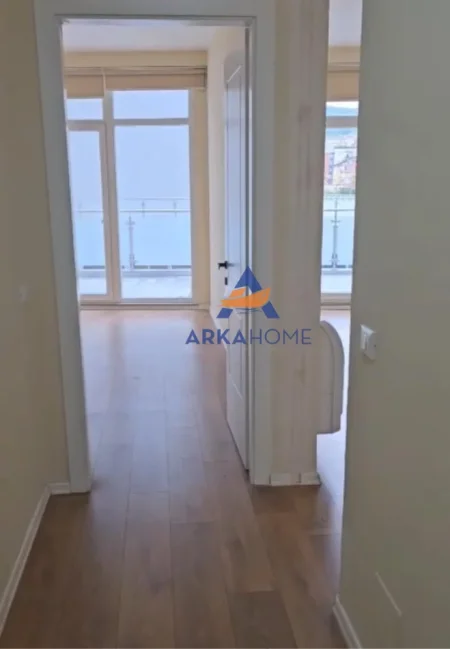 Tirane, jepet me qera zyre Kati 1, 110 m² 900 € 