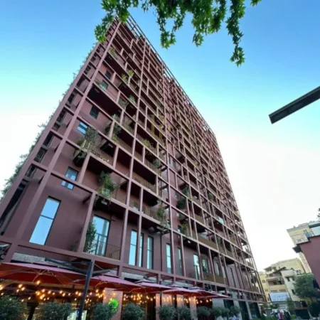 Tirane, jepet me qera ambjent biznesi Kati 6, 110 m² 1.000 € (Rr. e Kavajes)