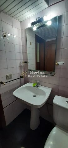 Tirane, jepet me qera apartament 1+1+Ballkon Kati 2, 50 m² 390 € (Brryli)