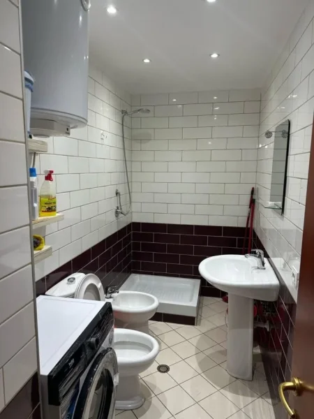 Tirane, jepet me qera apartament 2+1 Kati 4, 100 m² 400 (Misto mame)
