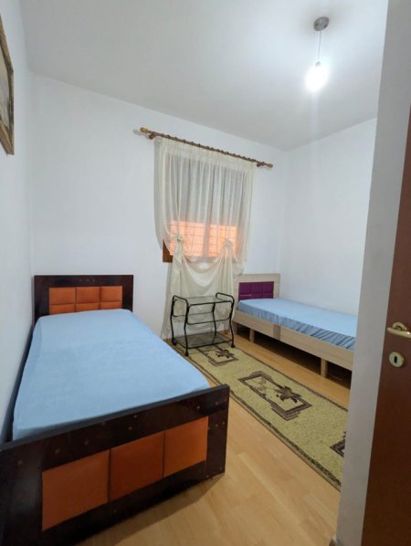Tirane, jepet me qera shtepi 2+1 Kati 3, 600 € (Don Bosko)