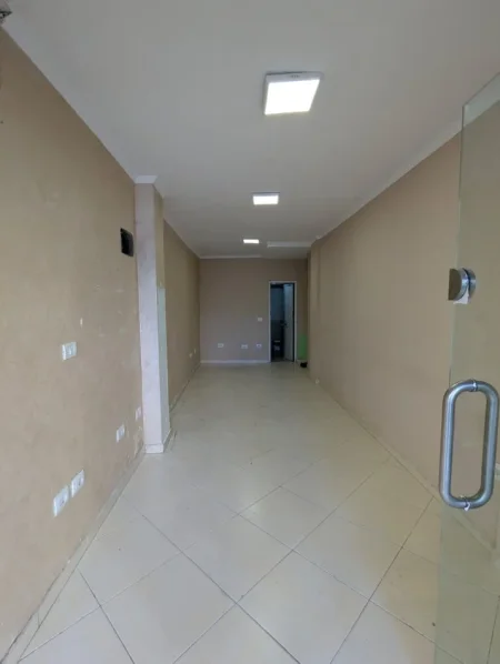 Tirane, jepet me qera ambjent biznesi Kati 0, 23 m² 350 € (Don Bosko)