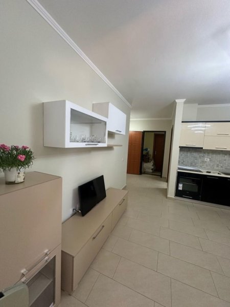 Tirane, jepet me qera apartament 2+1+Aneks+Ballkon Kati 4, 100 m² 450 € (yzberisht)
