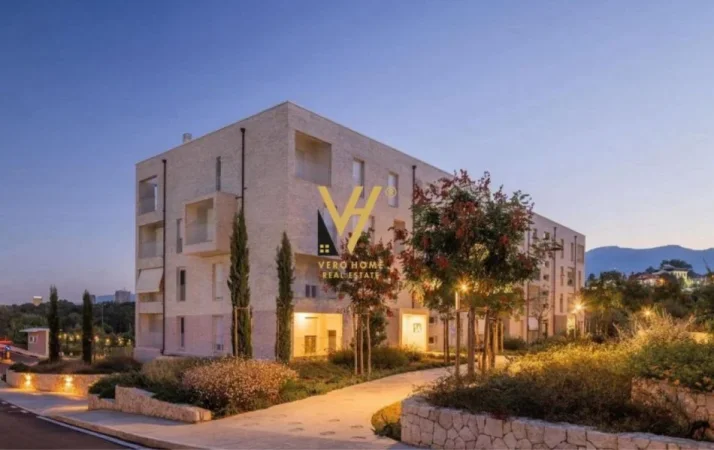 Tirane, shitet apartament 2+1+Ballkon Kati 2, 93 m² 177.000 € (LIQENI I THATE)