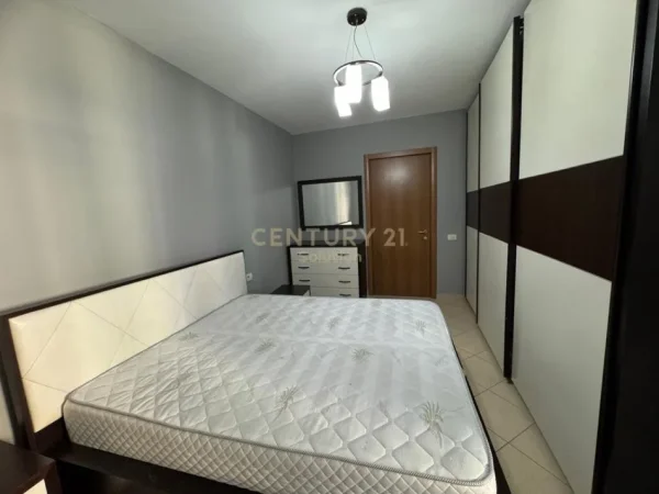 Tirane, jepet me qera apartament 1+1 Kati 7, 76 m² 520 € (Ish Tregu Elektrik)