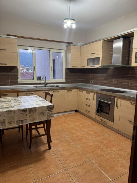 Tirane, jepet me qera apartament 1+1+Aneks+Ballkon Kati 5, 55 m² 550 € (stacioni i trenit)