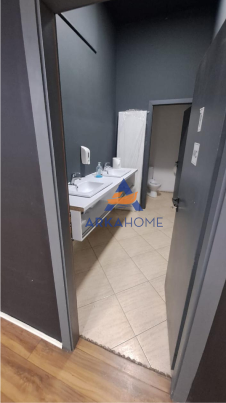 Tirane, jepet me qera ambjent biznesi , 300 m²