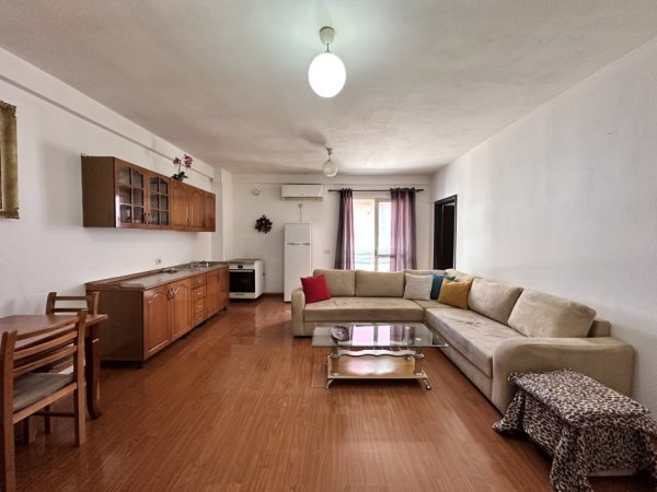 Tirane, jepet me qera apartament+verande | Penthouse 1+1+Ballkon Kati 4, 65 m² 380 € 
