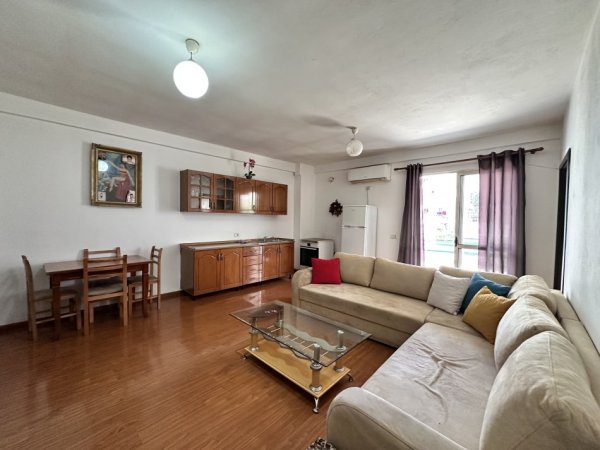 Tirane, jepet me qera apartament+verande | Penthouse 1+1+Ballkon Kati 4, 65 m² 380 € 