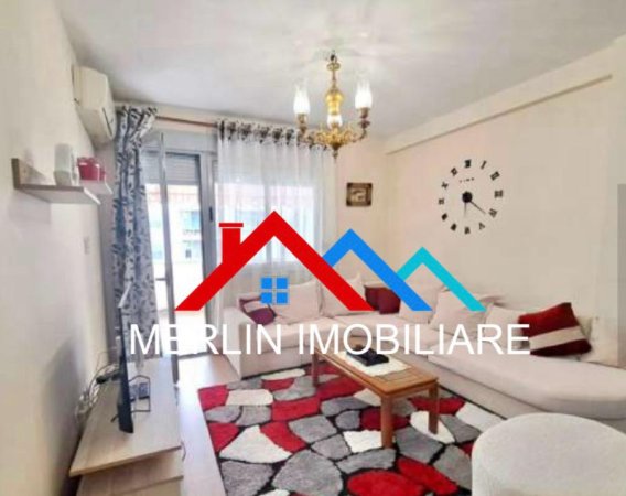 Tirane, jepet me qera apartament 2+1+Ballkon Kati 9, 104 m² 700 € (RRUGA E KAVAJES)