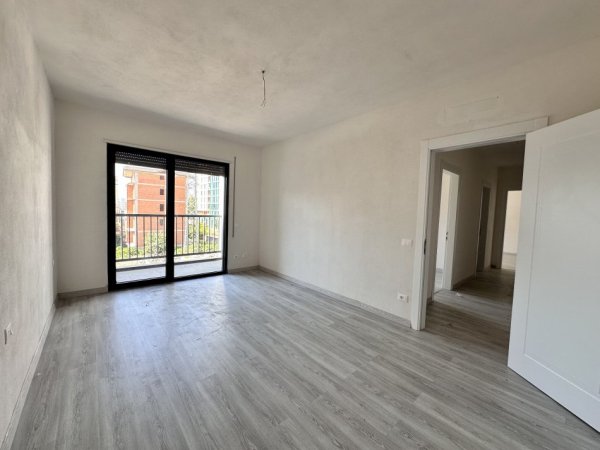Tirane, jepet me qera apartament 2+1+Ballkon Kati 2, 117 m² 400 €