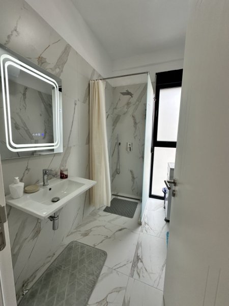 Tirane, jepet me qera apartament 1+1+Ballkon Kati 2, 65 m² 450 € 