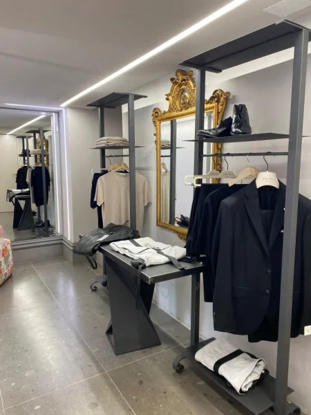 Tirane, shes ambjent biznesi Kati 0, 69 m² 138.000 € (bulevardi zogu I)