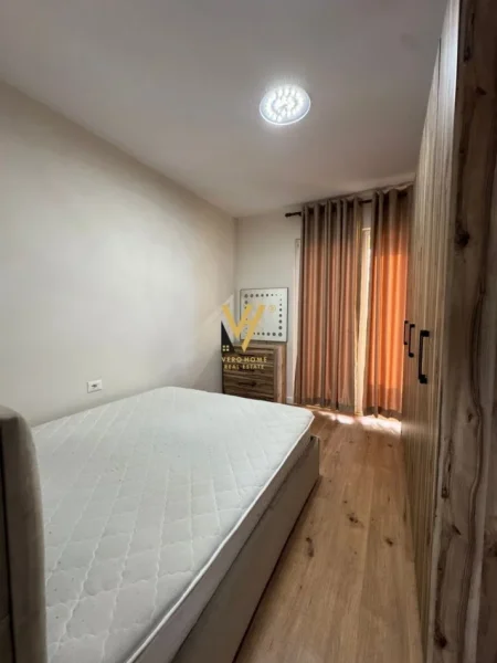Tirane, jepet me qera apartament 1+1+Ballkon Kati 7, 68 m² 480 € (YZBERISHT)