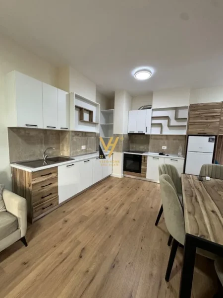 Tirane, jepet me qera apartament 1+1+Ballkon Kati 7, 68 m² 480 € (YZBERISHT)
