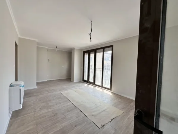 Tirane, jepet me qera apartament 2+1+Ballkon Kati 2, 117 m² 1.200 € 
