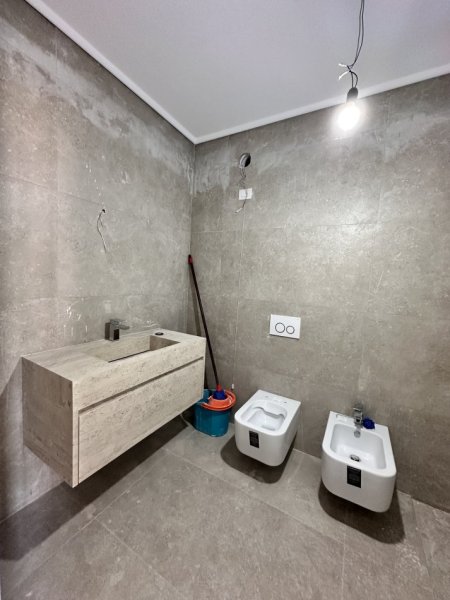 Tirane, jepet me qera apartament 2+1+Ballkon Kati 2, 117 m² 1.200 € 