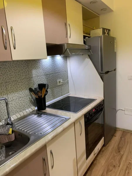 Tirane, jepet me qera apartament 1+1+Aneks+Ballkon Kati 4, 624 m² 540 € (Rruga Budi, AnA Residence)