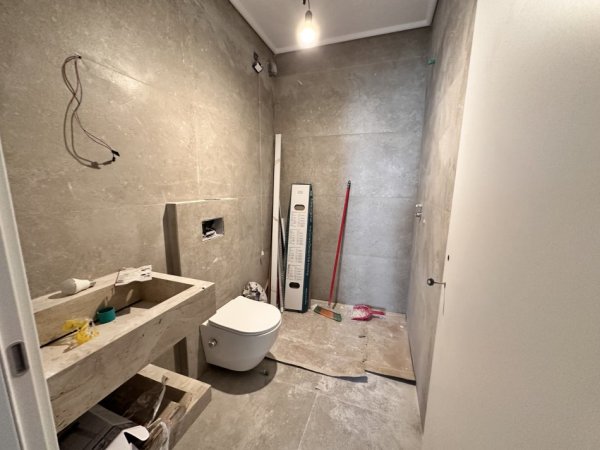 Tirane, jepet me qera apartament 2+1+Ballkon Kati 2, 117 m² 1.200 € 