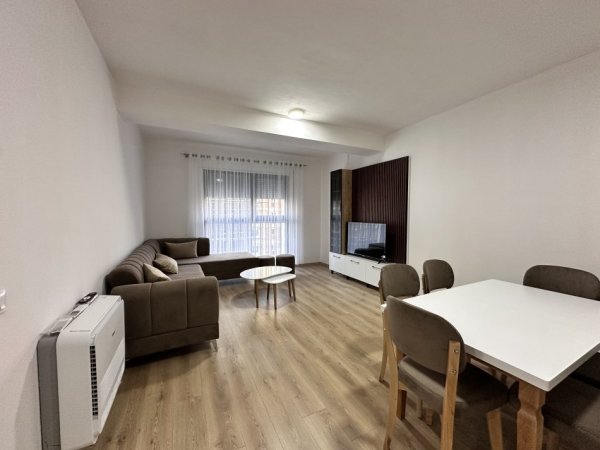 Tirane, jepet me qera apartament 2+1+Ballkon Kati 4, 120 m² 600 € 