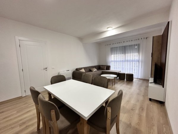Tirane, jepet me qera apartament 2+1+Ballkon Kati 4, 120 m² 600 € 