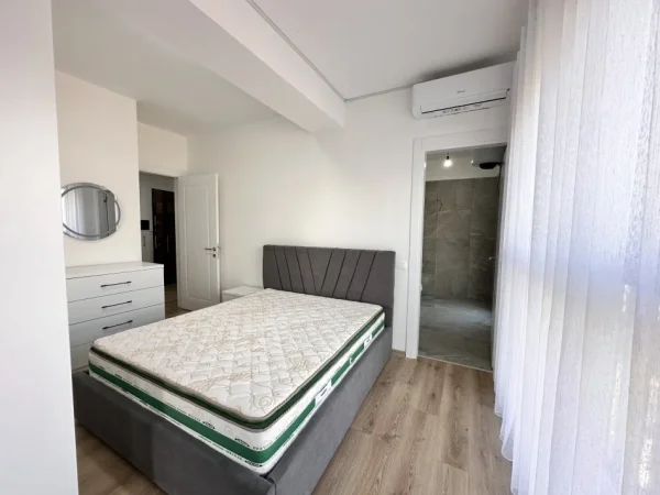 Tirane, jepet me qera apartament 2+1+Ballkon Kati 4, 120 m² 600 € 
