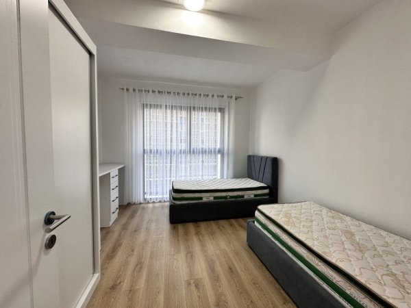 Tirane, jepet me qera apartament 2+1+Ballkon Kati 4, 120 m² 600 € 