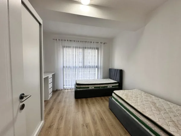 Tirane, jepet me qera apartament 2+1+Ballkon Kati 4, 120 m² 600 € 