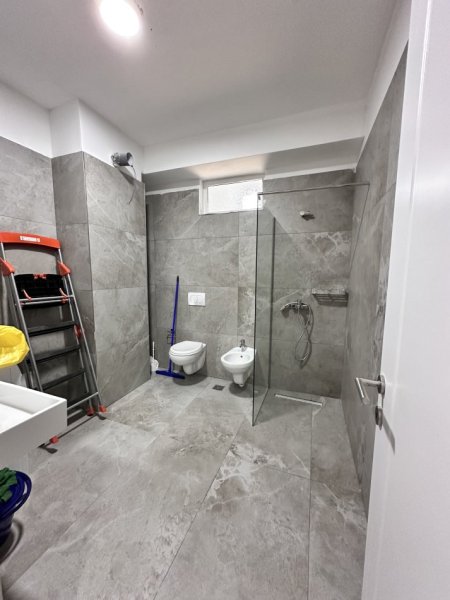 Tirane, jepet me qera apartament 2+1+Ballkon Kati 4, 120 m² 600 € 