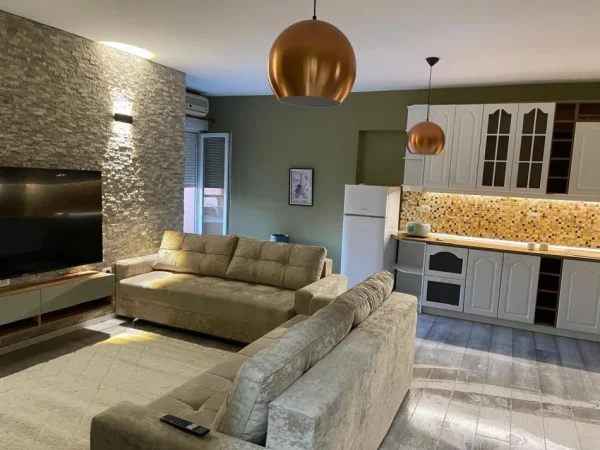 Tirane, jepet me qera apartament 1+1+Ballkon Kati 3, 78 m² 650 € (Stadiumi Arena)
