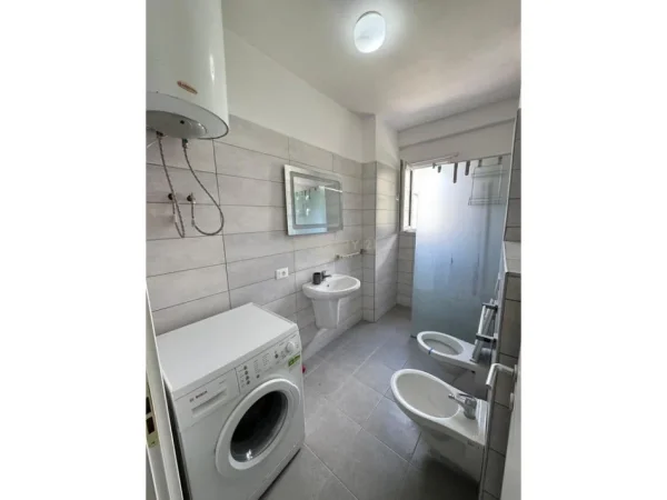 Tirane, jepet me qera apartament 2+1 Kati 2, 92 m² 500 € (Vila L)