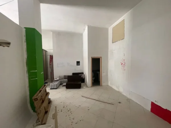 Tirane, shitet ambjent biznesi Kati 0, 80 m² 120.000 € (Rruga Fehim Ibrahimi)