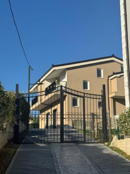 Tirane, jepet me qera Vile 2 Katshe Kati 2, 150 m² 1.500 € (TEG)