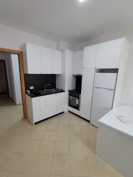 Tirane, jepet me qera apartament 1+1+Ballkon Kati 6, 60 m² 400 € (Astir prane Bar Bohem)