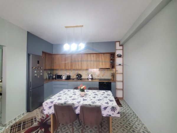 Shitet Apartament 2+1, Fresk, Tirane