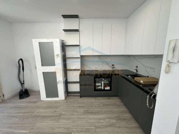 Tirane, shitet apartament 2+1+Ballkon Kati 8, 95 m² 150.000 €    UNA53702 UNAZA RE PRANE VILES L