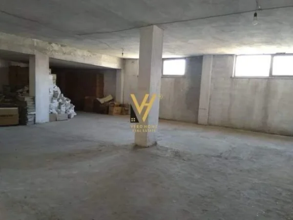 Tirane, jepet me qera ambjent biznesi Kati 0, 1.100 m² 3.000 € (DON BOSKO)