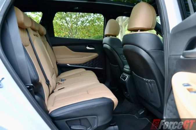 Tirane,  Ofrohet shërbim profesional transporti me makinë luksoze dhe shofer