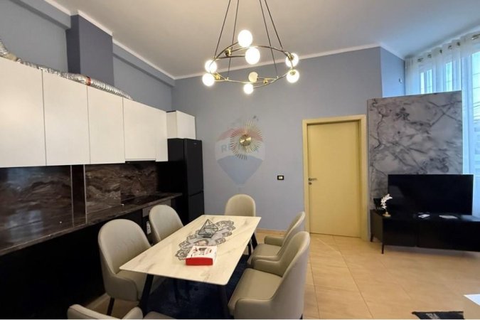 Tirane, jepet me qera 1+1 Kati 1, 64 m² 400 € 