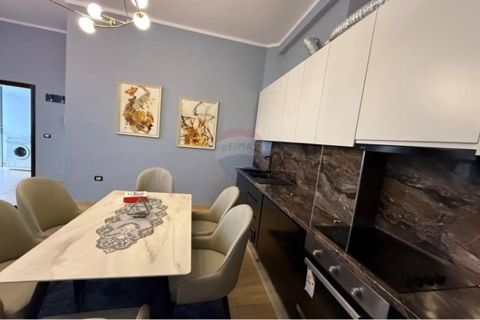 Tirane, jepet me qera 1+1 Kati 1, 64 m² 400 € 