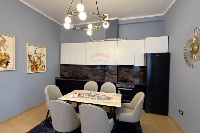 Tirane, jepet me qera 1+1 Kati 1, 64 m² 400 € 