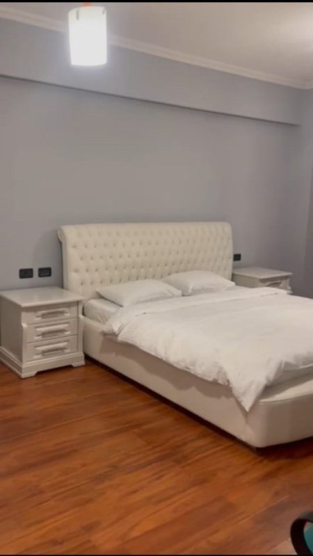 Tirane, jepet me qera apartament 3+1+Ballkon Kati 3, 160 m² 2.000 € (Rruga Ismail Qemali)