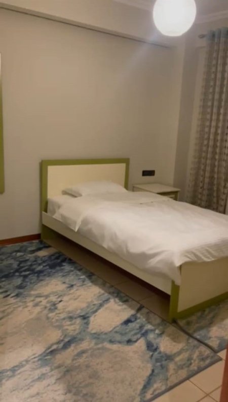 Tirane, jepet me qera apartament 3+1+Ballkon Kati 3, 160 m² 2.000 € (Rruga Ismail Qemali)